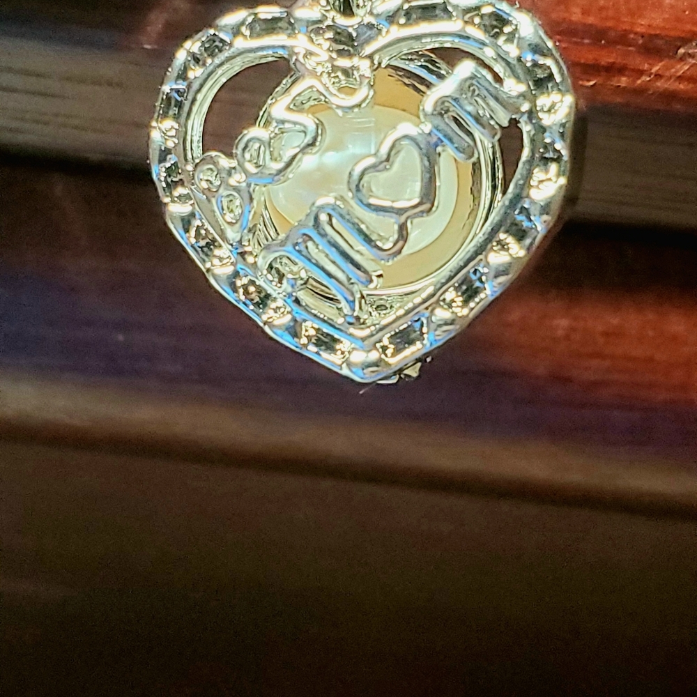 Best mom pendant with 18 inch necklace